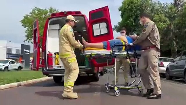 Motociclista tem suspeita de fratura após colisão entre moto e SUV
