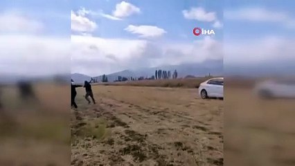 Vay vicdansızlar: Kızının gözü önünde yaptılar!