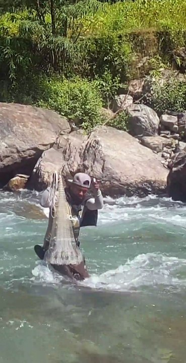 cast net fishing in Nepal | himalayan trout fishing with handmade cast net |