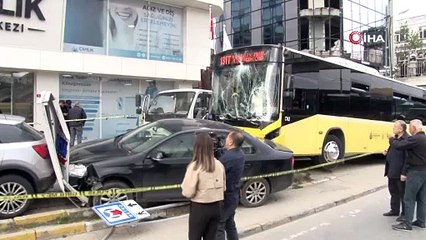 İETT Otobüsü Durağa Daldı: Yaralılar Var