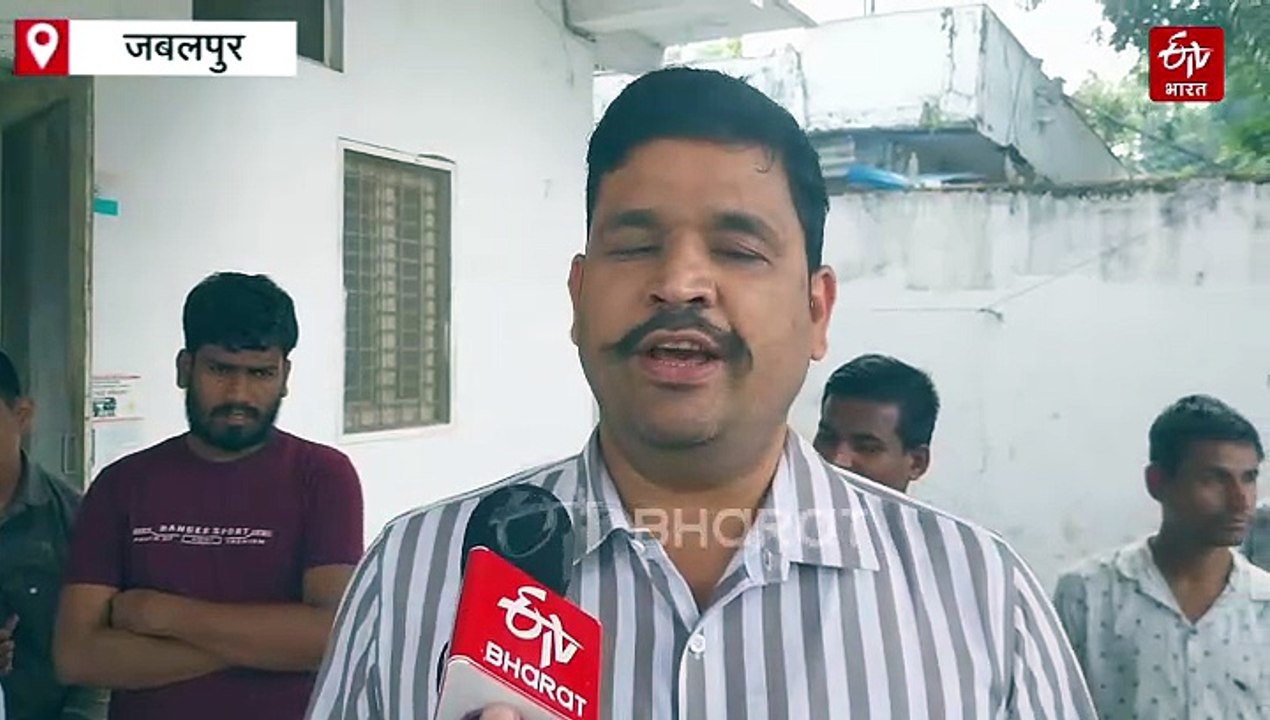 वर्ल्ड वाइड स्टिक डे: दृष्टिहीनों को बांटी गई सफेद छड़ी, स्मार्ट स्टिक ब्लाइंड शख्स से करती है बातें