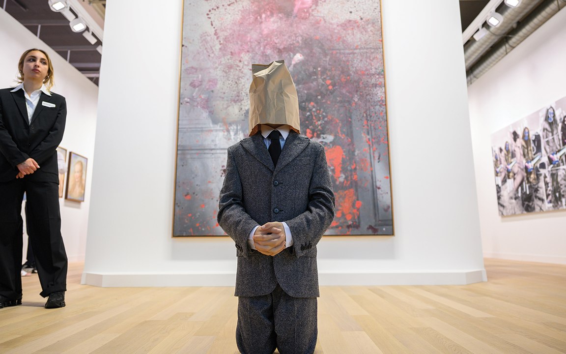 La nuova provocazione di Cattelan: Il libro ideale per il bagno all'Hangar Bicocca Milano
