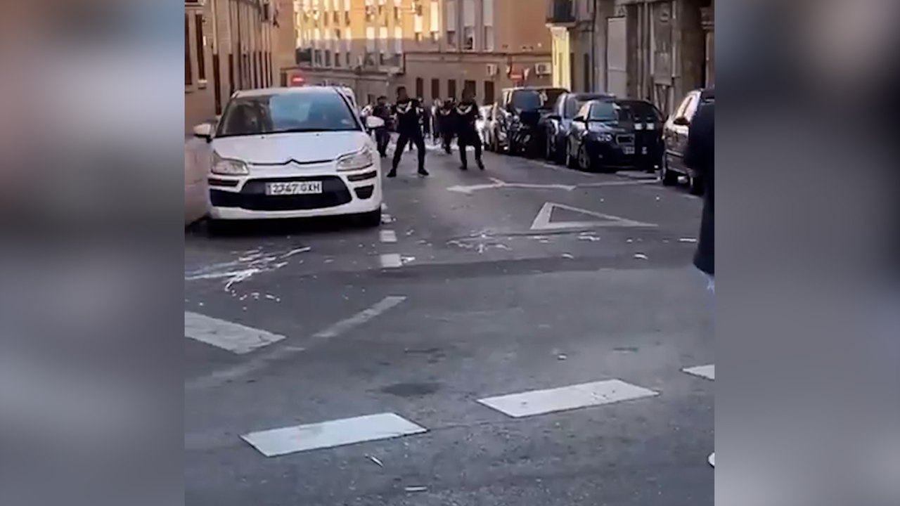 Multitudinaria pelea en Vallecas entre los vecinos y miembros de una empresa de desokupación