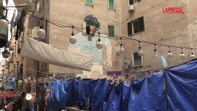 «Largo Maradona» a Napoli chiude per protesta dopo il blitz della Polizia Municipale: il video