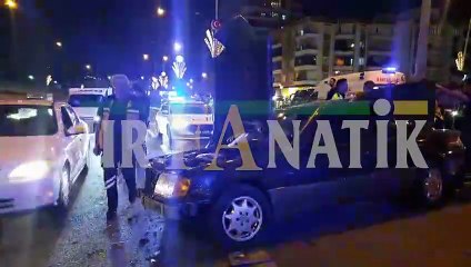 Refüjden Kopan Demir Karşı Şeritteki Otomobile Saplandı