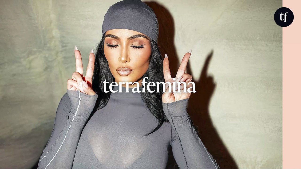 “On souffle”, “C’est une mauvaise blague” : Kim Kardashian sort des strings ficelle avec de faux poils pubiens et ça fait polémique
