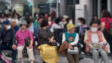 청주발 중국 장자제행 항공기 결항...승객 120여 명 불편 / YTN
