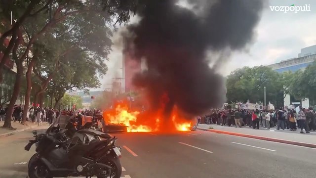 La huelga general propalestina reúne a 15.000 personas en Barcelona entre cargas policiales e incendios
