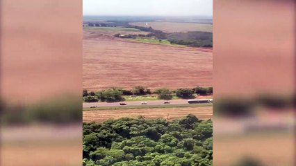 Helicóptero da PM caça suspeito em fuga e eletrônicos contrabandeados são apreendidos na BR-277; veja vídeo