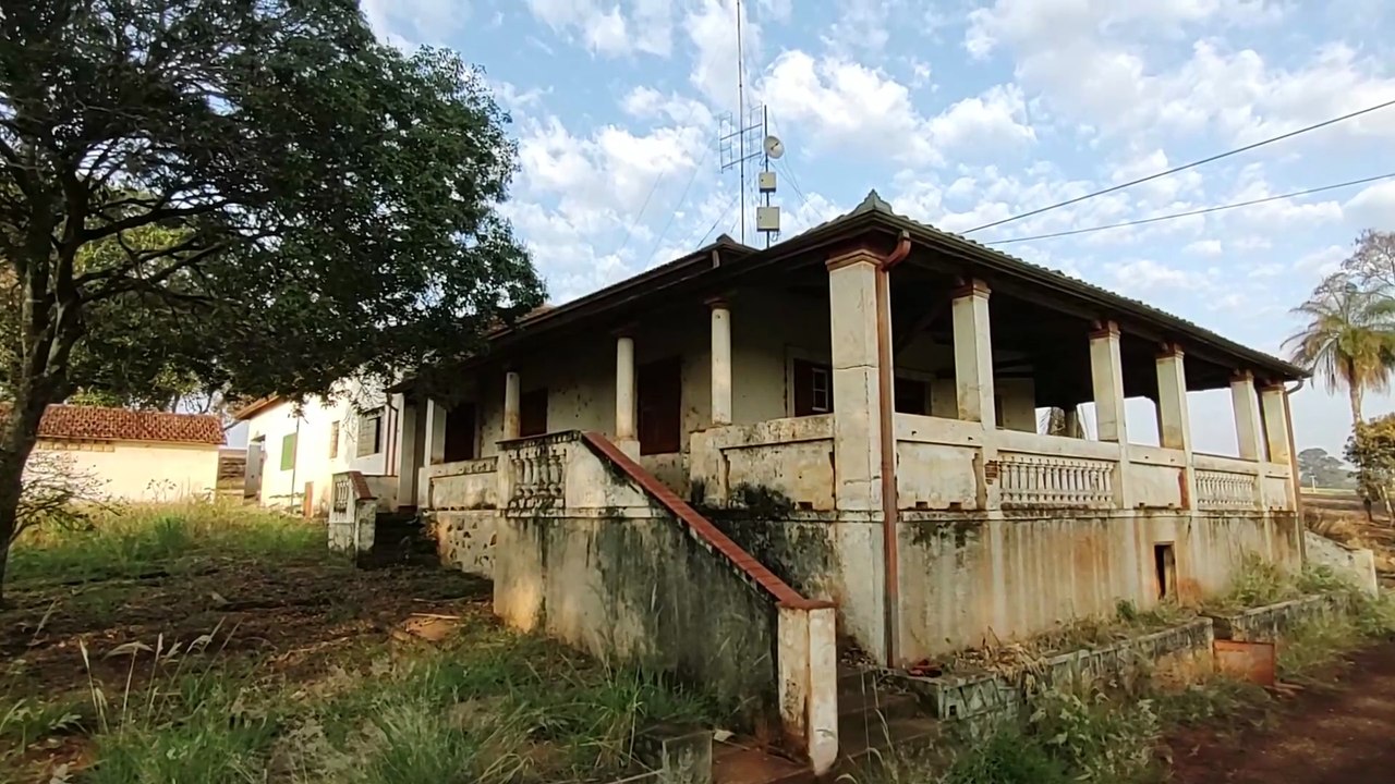 VOCÊ VAI SE IMPRESSIONAR COM A GRANDEZA E OS DETALHES DESTE CASARÃO ABANDONADO