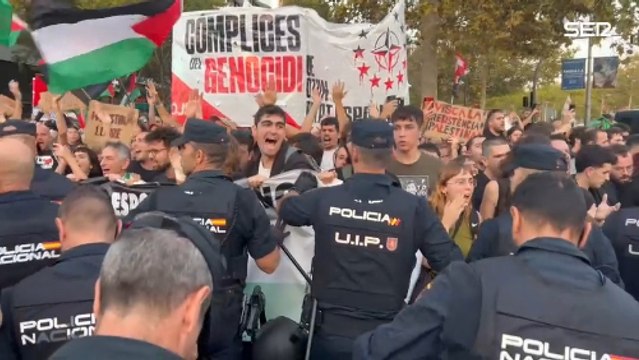 Tensión en el Roig Arena: las protestas contra el genocidio en Gaza acaban con cargas policiales y cinco detenidos
