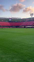 VÍDEO: Torcida do Vitória invade o campo e faz roda de oração antes do Ba-Vi