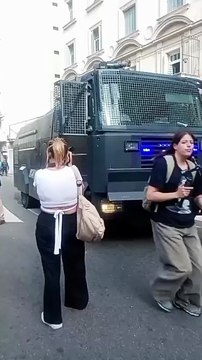 Marcha de jubilados- tensión con el hidrante