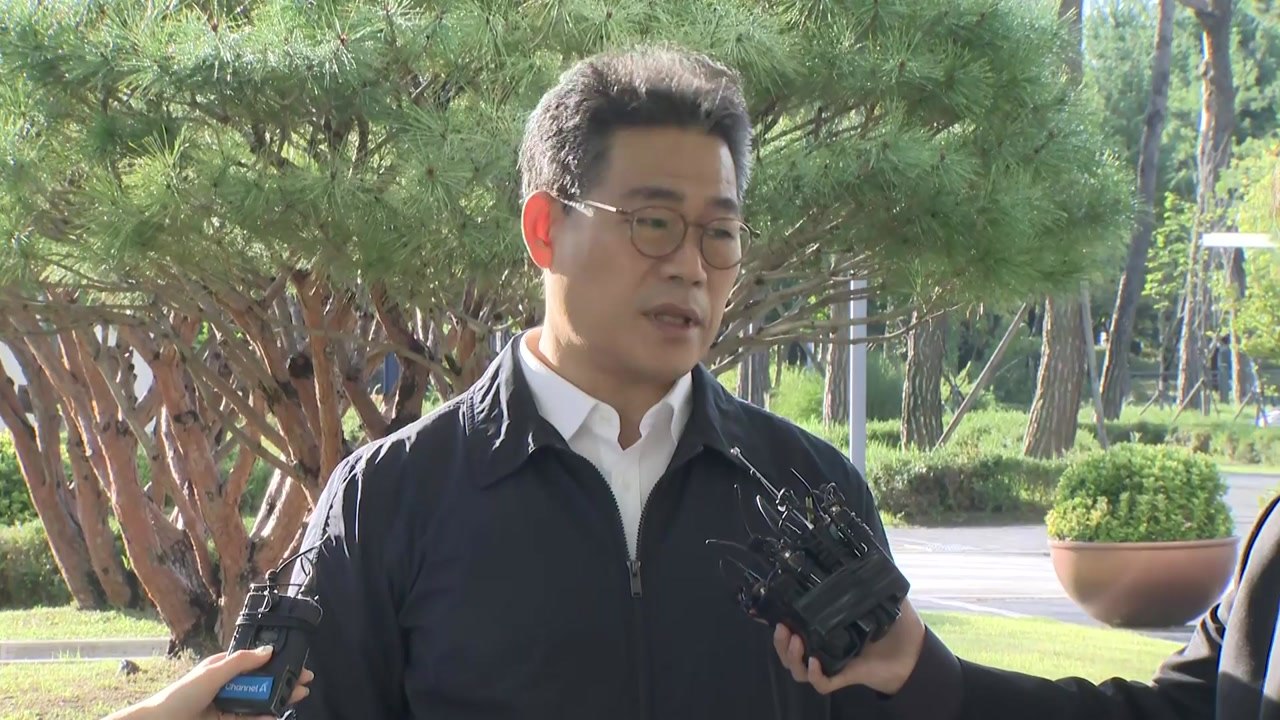 백해룡 경정 동부지검 첫 출근…파견 첫날은 연가 / YTN