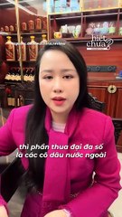 Hằng Du Mục dù bị thương nhưng vẫn livestream bán hàng