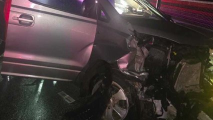 강원 삼척서 승합차가 중앙분리대 충돌...7명 다쳐 / YTN