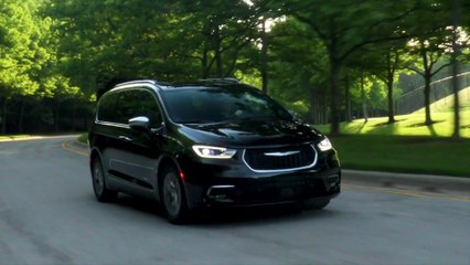 2026 Chrysler Pacifica Plug-in Hybrid Driving Video