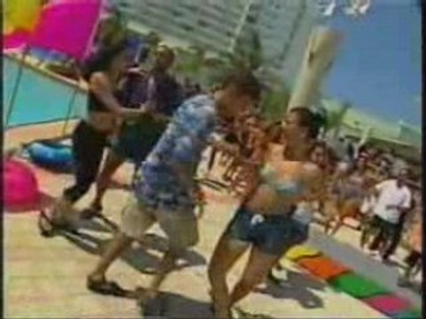 Celia Cruz - La Vida Es Un Carnaval -