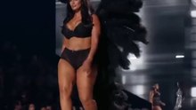 #Repost @entertainmenttonight  —— We live for a Ashley Graham x Victoria's Secret moment!⁠ ⁠ (🎥/📸: Getty Images, Victoria's Secret Fashion Show 2025)