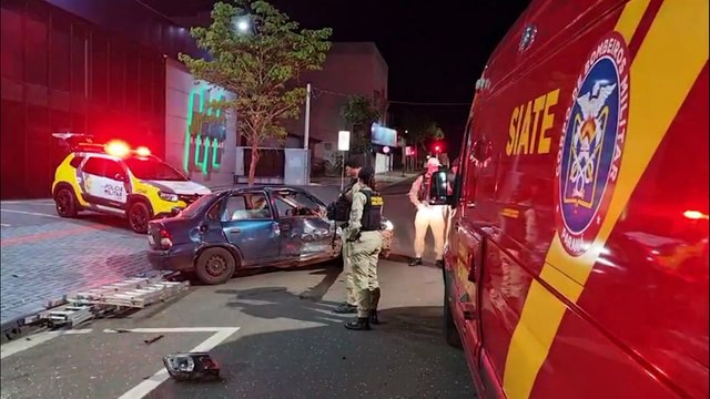 Colisão entre Kwid e Corsa mobiliza bombeiros e termina com dois condutores presos por embriaguez ao volante no centro de Cascavel