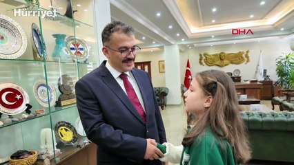 Küçük Zeynep'in görüntüsü herkesi gururlandırmıştı: Vali, altın ile ödüllendirdi