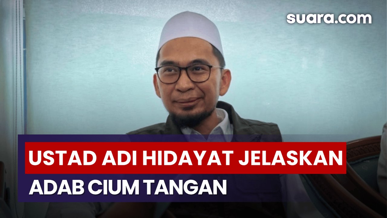 Ramai Soal Konten Pesantren, Ustad Adi Hidayat Jelaskan Makna Adab Cium Tangan pada Kyai