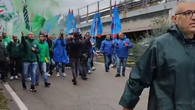 Ilva, scioperano i lavoratori a Taranto