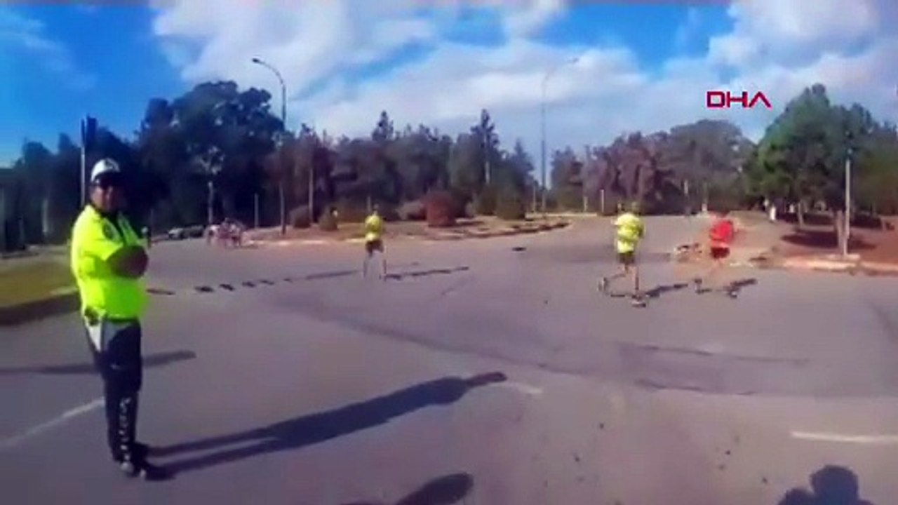 Adana halk koşusu tarihe geçti! Aracından inip koşucuyu tartakladı