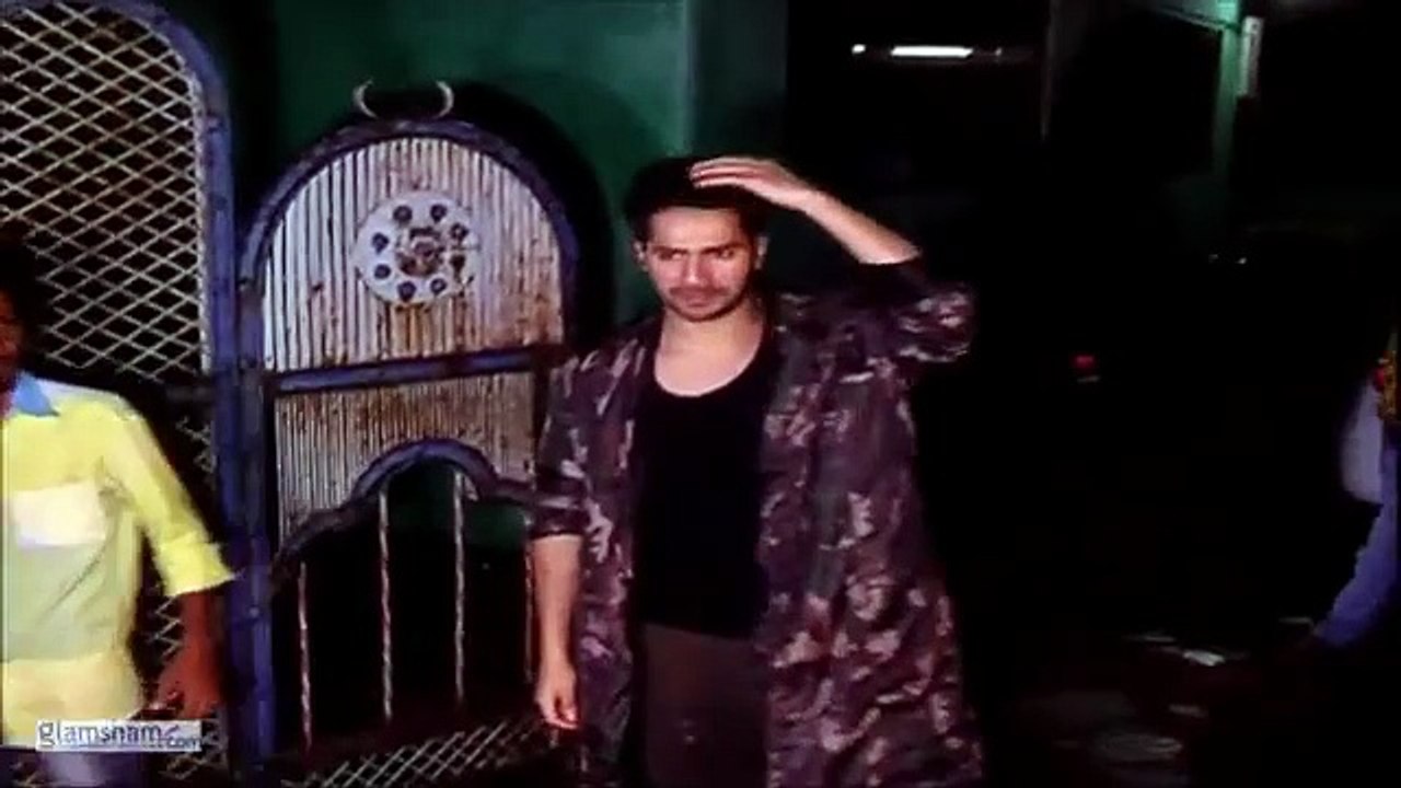 Turns out, Varun Dhawan skipped rehearsals for the Dream Team and the reason might surprise you 👀🎤   #glamsham #varundhawan #dreamteam #behindthescenes #bollywoodbuzz  glamsham, varun dhawan, dream team, behind the scenes, bollywood buzz