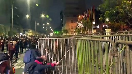Proteste in Peru: Demonstranten fordern Rücktritt des Präsidenten