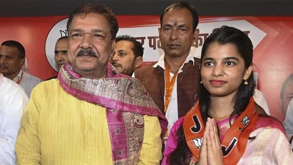 Maithili Thakur Trolled: BPJ Join करते ही Alinagar में विरोध, Bihar Election लड़ने पर लोग हुए नराज़