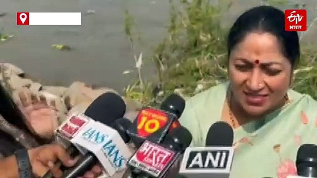 सफाई का जायजा लेने कालिंदी कुंज यमुना घाट पहुंच...