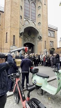 Valérie Trierwieler , Jean-Luc Romero-Michel, Didier Barbelivien , Jean-Noël Mirande - Les personnalités à la sortie des obsèques de Michel Michel, propriétaire du Banana Café à Paris, en l'église Saint-Jean de Montmartre, France, le 16 octobre 2025 Ju