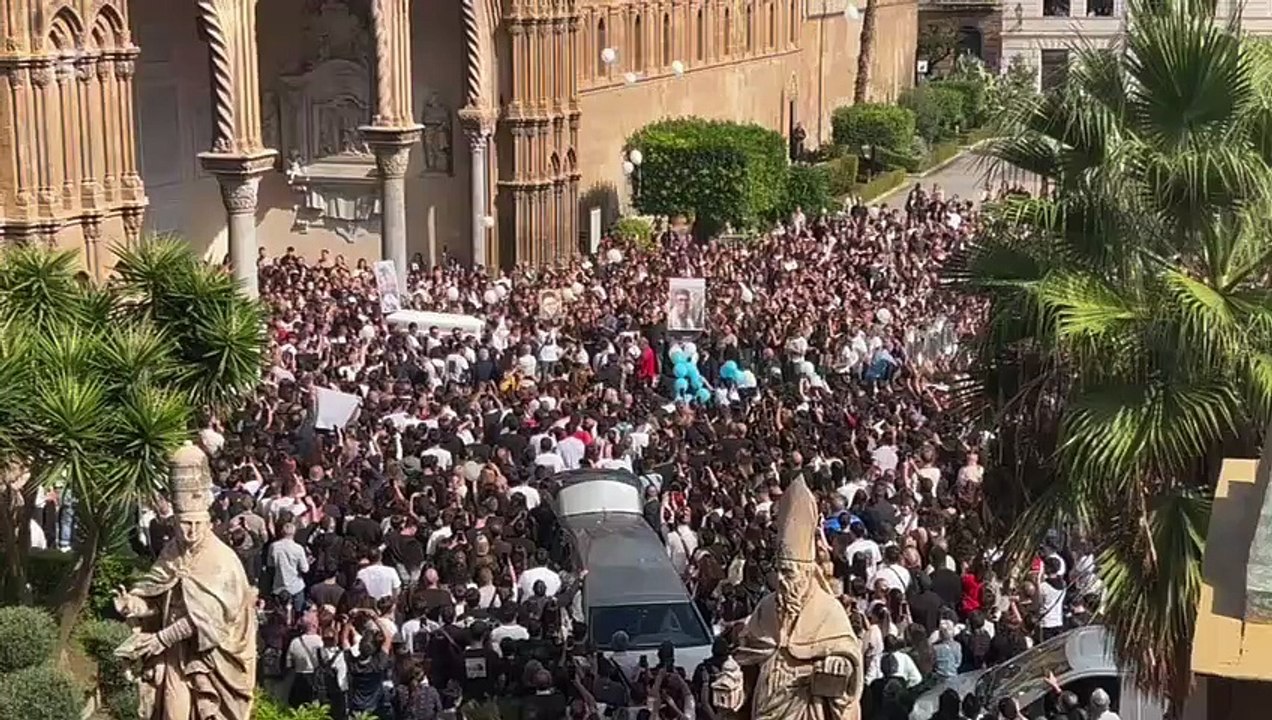 «Paolo, Paolo», il saluto da brividi di Palermo per il giovane ucciso