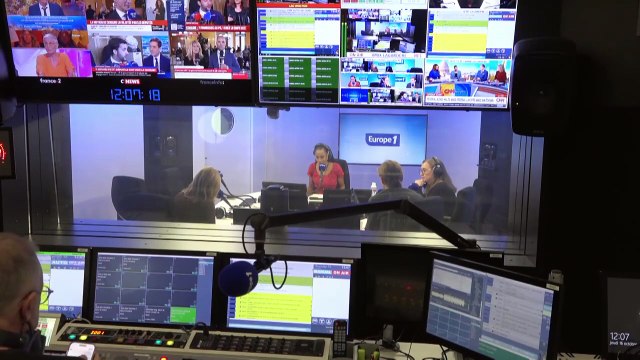 Motions de censure rejetées : «Honte aux LR qui sont juste des vendus», lâche une auditrice