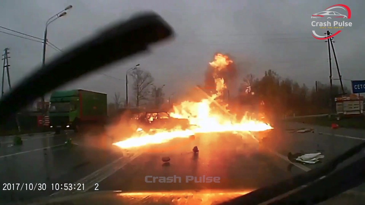 Dashcam: Car Spins Out of Control on the Highway | Crash Pulse