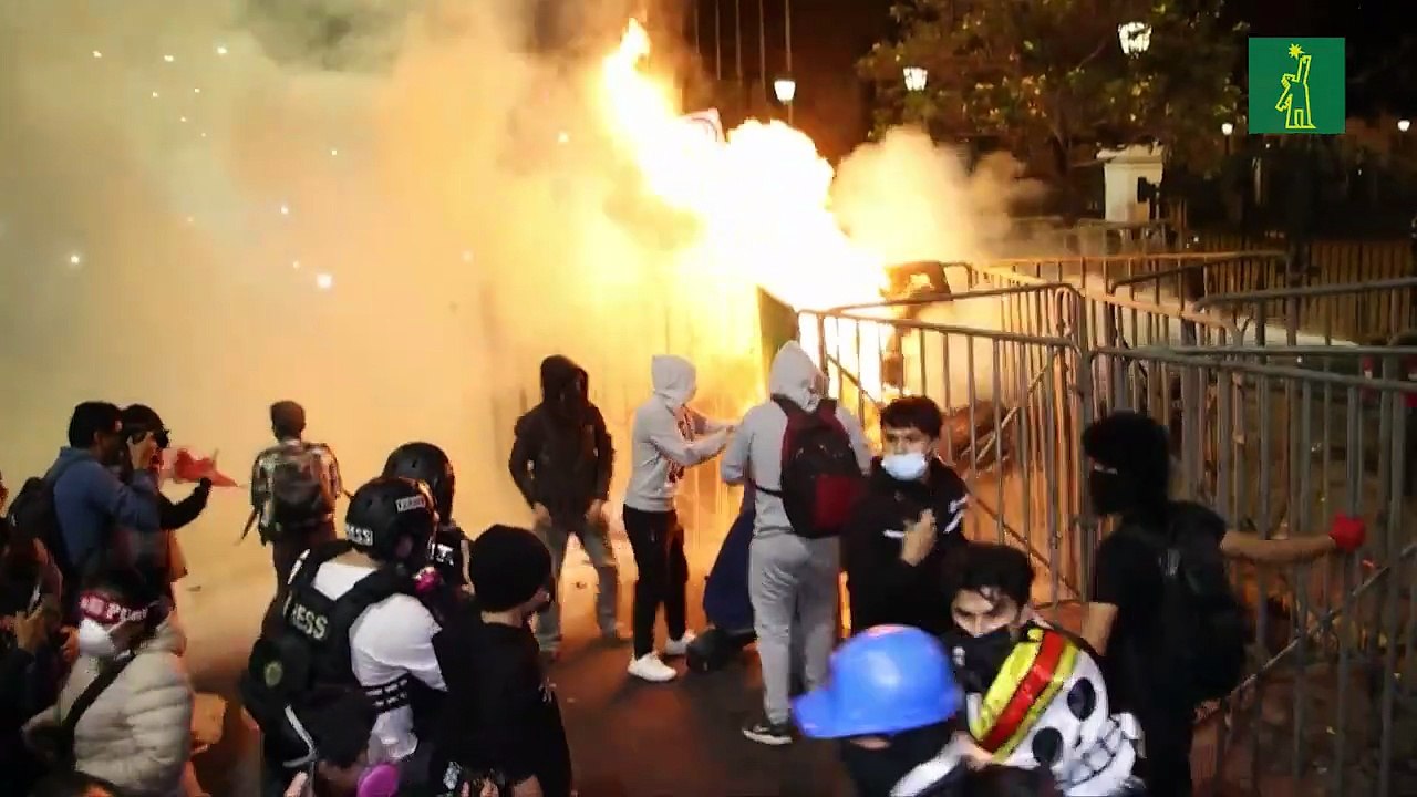 Masiva protesta deja 15 policías heridos en Perú tras instalarse nuevo gobierno