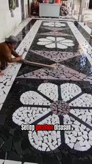 Lantai Mozaik Indah dari Pecahan Batu — Karya Tukang Kreatif Lantai Mozaik Indah dari Pecahan Batu — Karya Tukang Kreatif