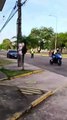 MOTOCICLISTA EVADE UN CONTROL POLICIAL Y ESCAPA A TODA VELOCIDAD 🏍️🚨