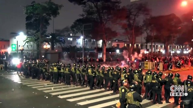 Peru’da hükümet karşıtı öfke büyüyor | Gösteriler şiddete dönüştü: Polis ve protestocular çatıştı