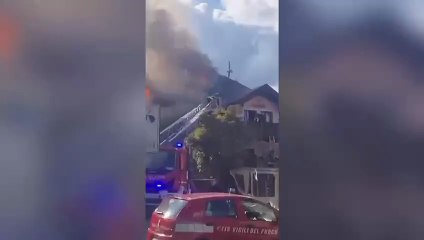 Incendio alla Locanda Zita di Vesale: fiamme sul tetto del ristorante