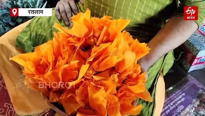 रतलाम में सजने लगा मां महालक्ष्मी का दरबार, प्रसाद के रूप में मिलता है चढ़ावे का पैसे