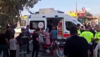 Motosiklet Sürücüsü Havalanıp Yaşlı Çiftin Üzerine Düştü!