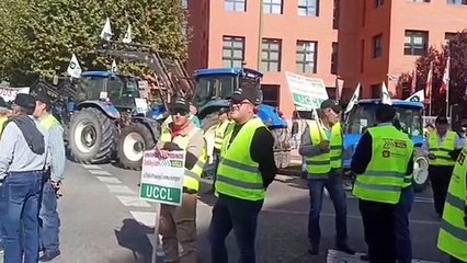 Concentración de UCCL frente a la Junta de Castilla y León en Burgos