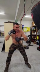 #15 Major Gérald vous explique une technique de boxe anglaise à mi-distance