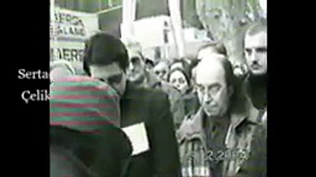 Merhum Anadolu Rock Müziği Sanatçısı Cem Karaca Ağabeyin Cenaze Töreni (9 Şubat 2004)