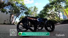 Robô humanoide anda com um drone nas costas para situações de emergência