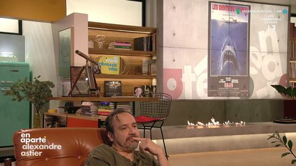 VOICI - "Je ne suis pas là pour souffrir !" : Alexandre Astier se confie sur le film qui l'a traumatisé... et c'est hilarant ! (ZAPTV)