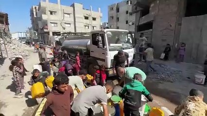 İHH, Gazze'de tankerlerle su dağıttı