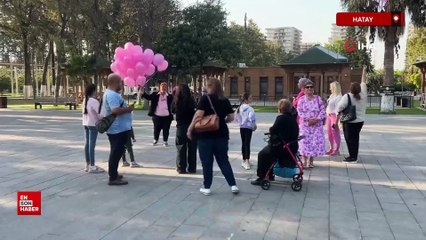 Hatay'da meme kanserini yenen kadın ve destekçileri gökyüzüne pembe balon bıraktı
